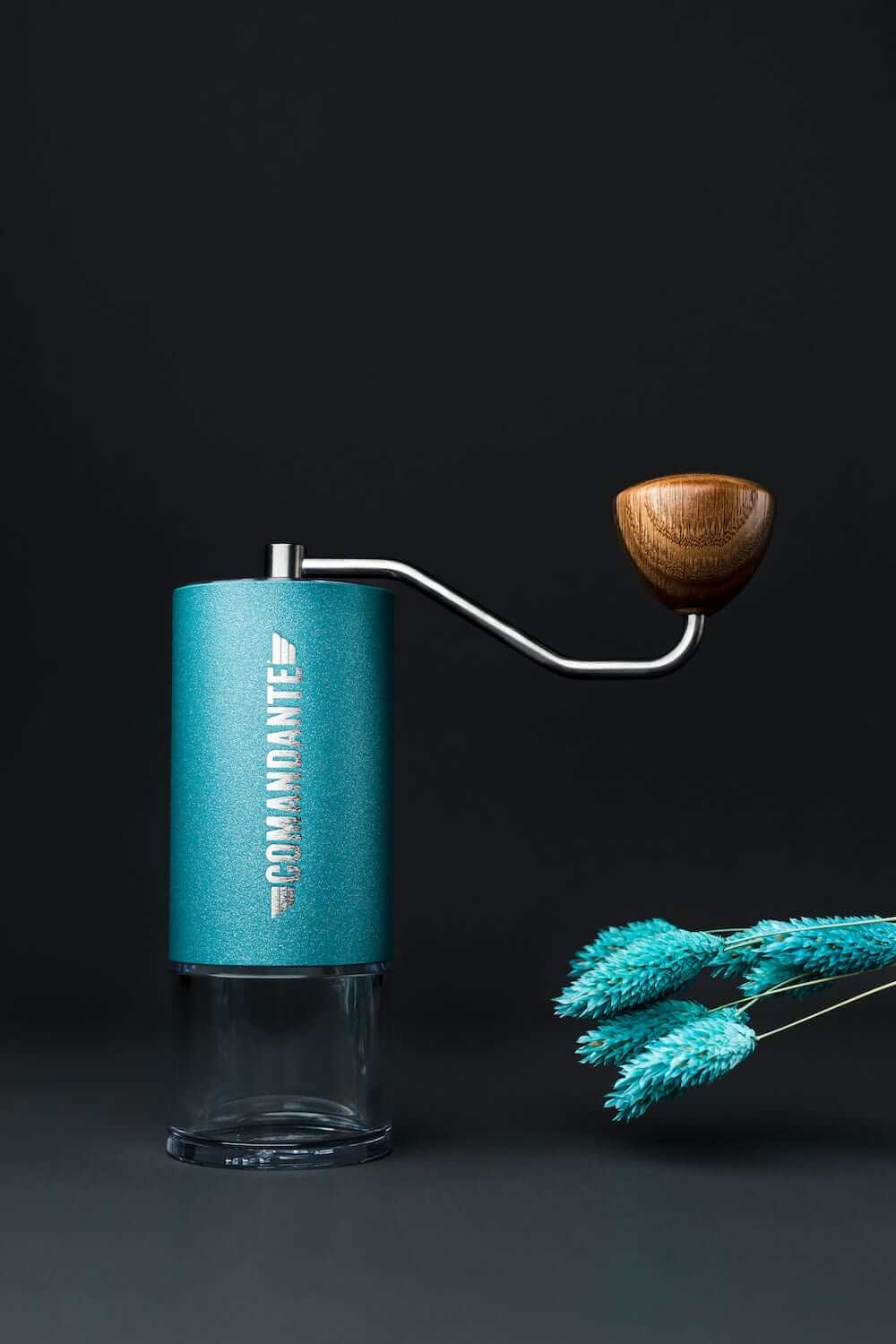 Rankinė kavamalė Comandante C40 MK4 Nitro Blade Alpine Lagoon Comandante