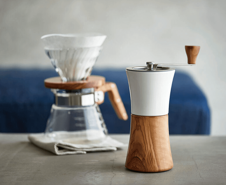 Rankinė kavamalė Hario, keraminė, alyvuogių medžio spalvos Hario