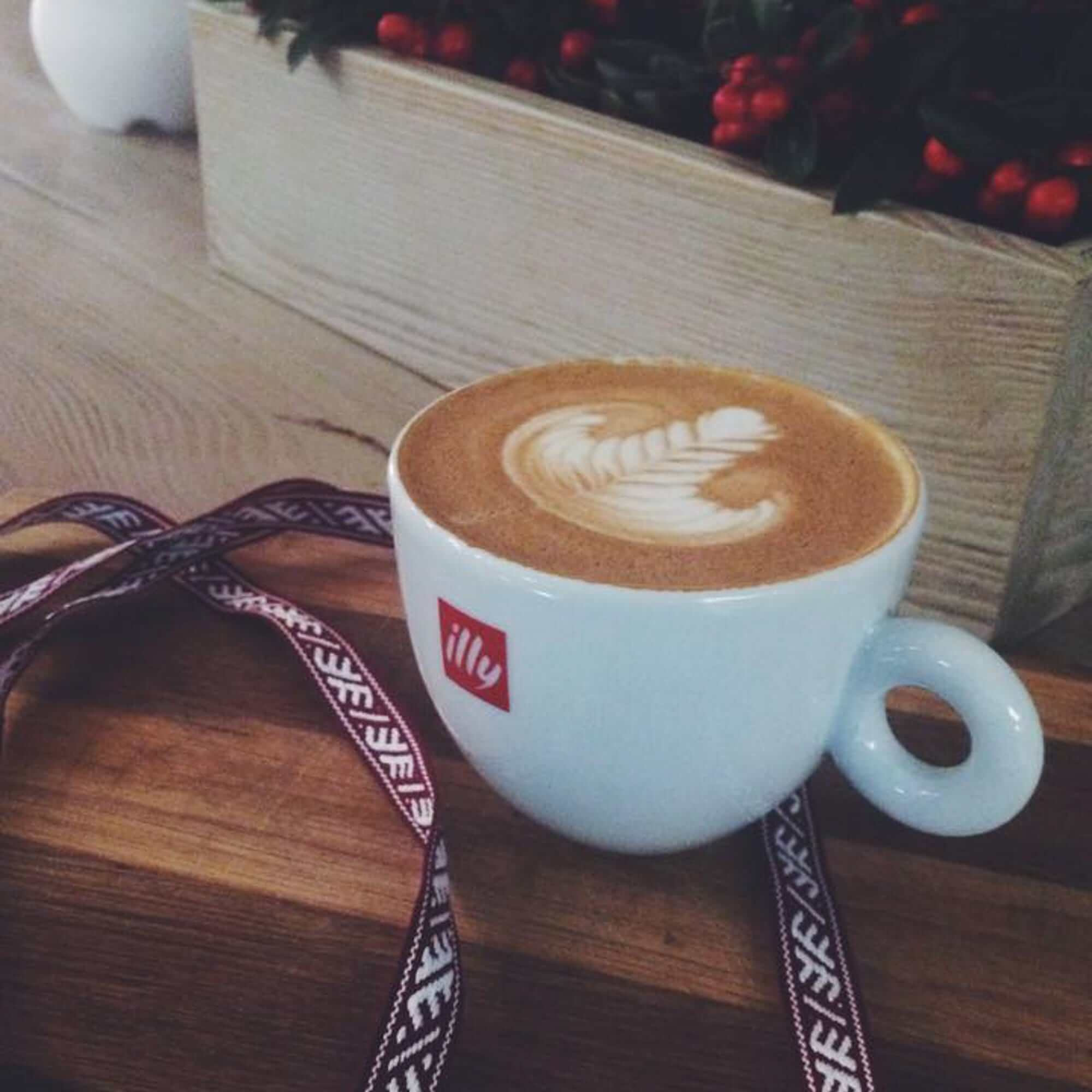 Puodelis illy juodai kavai (be lėkštutės), 120 ml illy