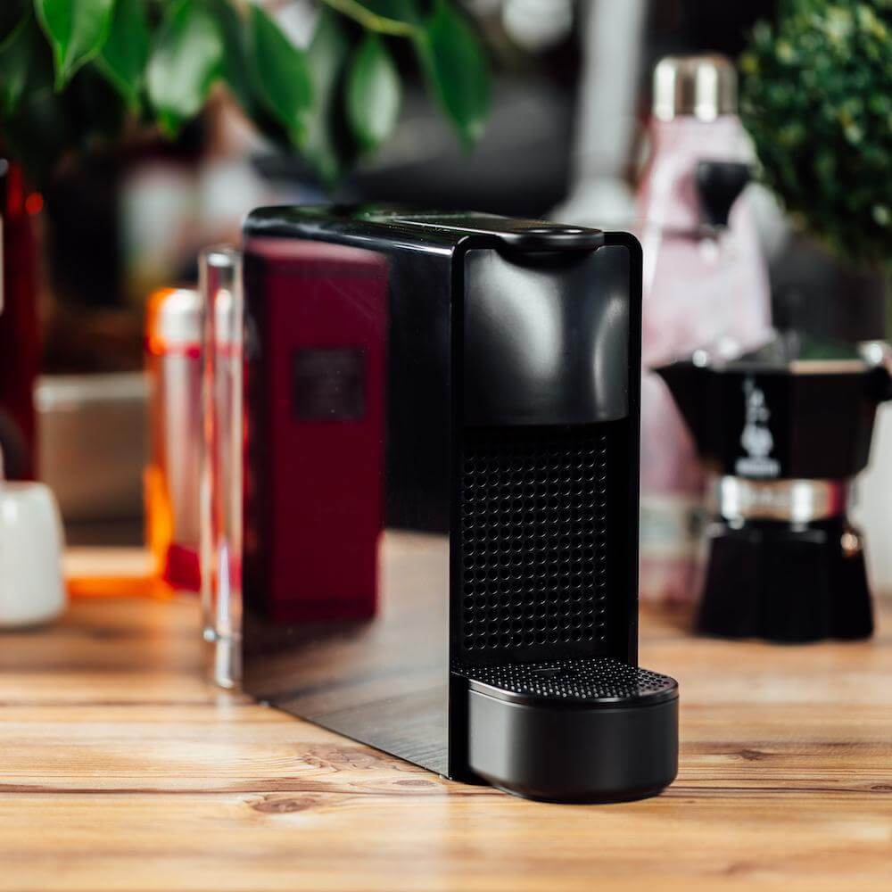 Kavos kapsulių aparatas Nespresso Essenza mini, juodas NESPRESSO